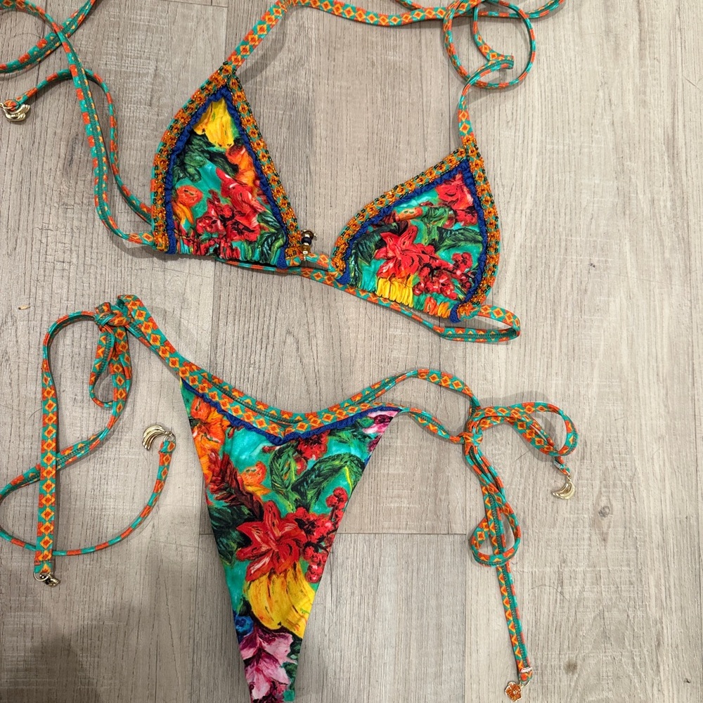 bydee bikini!